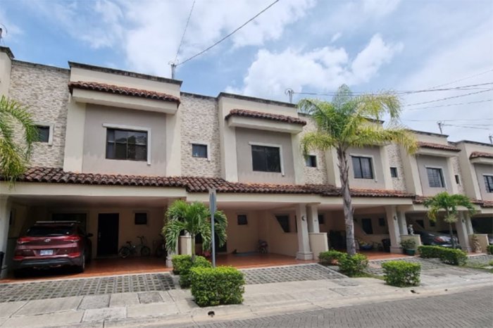 VENTA DE CASA, SAN JOSE, CONDOMINIO SANTA ANA HILLS en Salitral, Santa Ana, San José — $220,000
