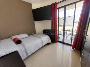 Venta de Casa de Una Planta con Amplio Jardín en Santo Domingo de Heredia #27-257 GS en San Vicente, Santo Domingo, Heredia — $320,500 - Foto 4 de 9
