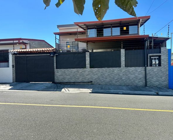 2 CASAS INDEPENDIENTES MERCEDES NORTE HEREDIA in Mercedes, Heredia — ₡ 225 000 000