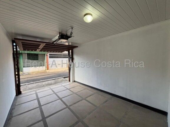 SE VENDE PROPIEDAD CON 2 APARTAMENTOS TIBÁS  in San Juan, Tibás, San José — $200,000