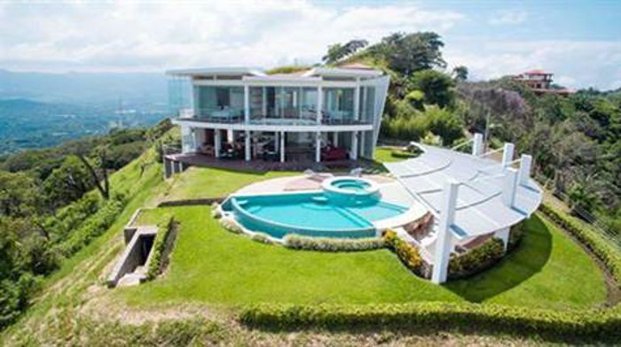 Casa ultramoderna con vistas de San Jose en Atenas, Alajuela — $1,000,000