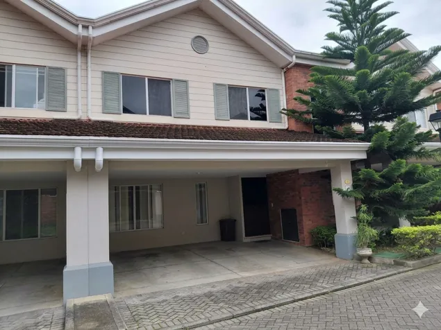 CASA FAMILIAR EN ALQUILER | SAN ANTONIO DE ESCAZÚ en San Antonio, Escazú, San José — $2,000
