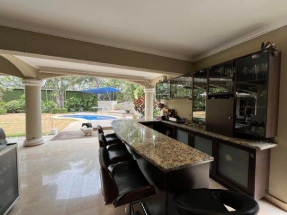 Se vende casa con patio y piscina en condominio de Santa Ana 25-1961 in Santa Ana, San José — $1,750,000