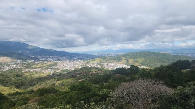 SE VENDEN BELLOS LOTES EN DERECHO EN PATARRA, DESAMPARADOS.  en Patarrá, Desamparados, San José — ₡ 10 000 000