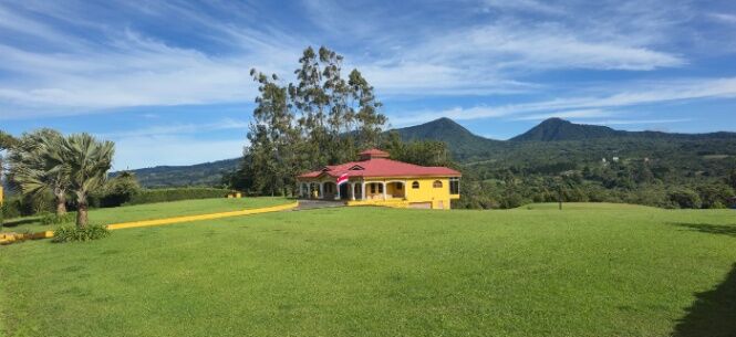 Mansión Clásica en Santuario Ecológico de 2.7 Ha – Moravia en San Jerónimo, Moravia, San José — $1,575,000