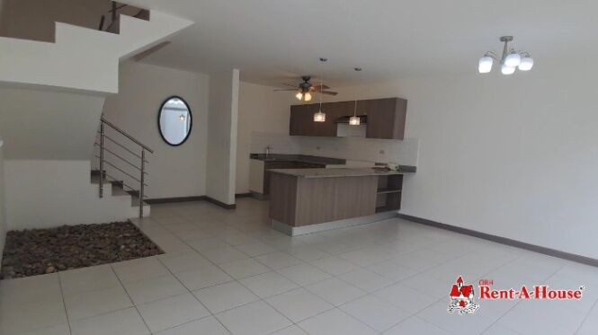 Alquiler de Casa en Santo Domingo, Heredia.  en San Miguel, Santo Domingo, Heredia — $1,700