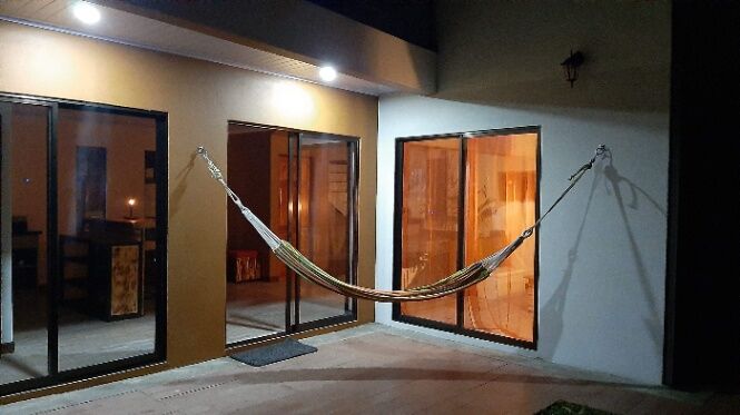 Casa de 2 pisos en barrio cerrado en la montaña en San Rafael, Montes De Oca, San José — ₡ 450 000