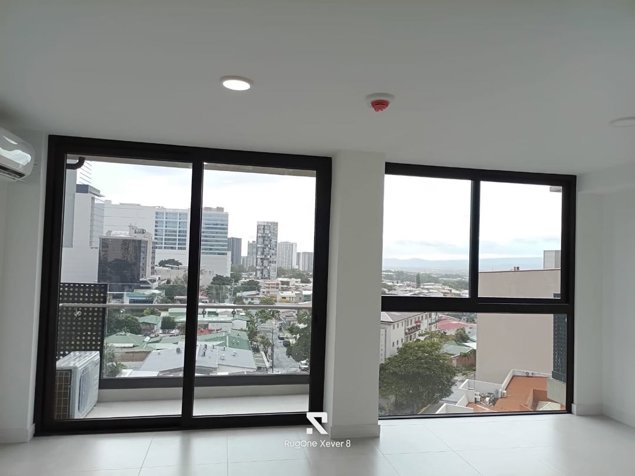 Hermoso STUDIO en alquiler en Sky Garden Sabana en Mata Redonda, San José — $950 - Foto 2 de 11