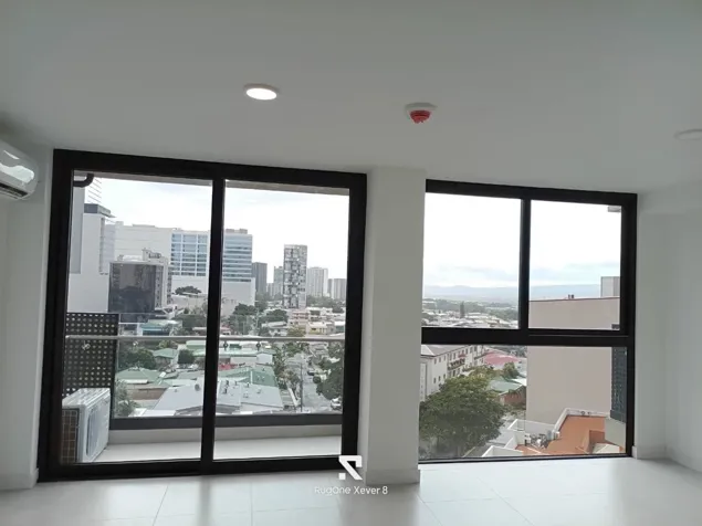 Hermoso STUDIO en alquiler en Sky Garden Sabana in Mata Redonda, San José — $950 - Photo 2 of 11