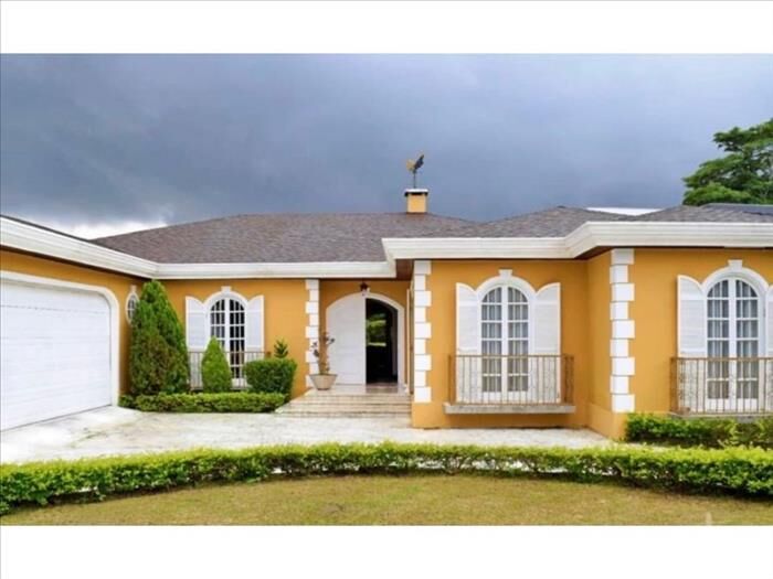 VENTA DE CASA CON PISCINA, SAN JOSE, ESCAZU, SAN RAFAEL in San Rafael, Escazú, San José — $1,350,000
