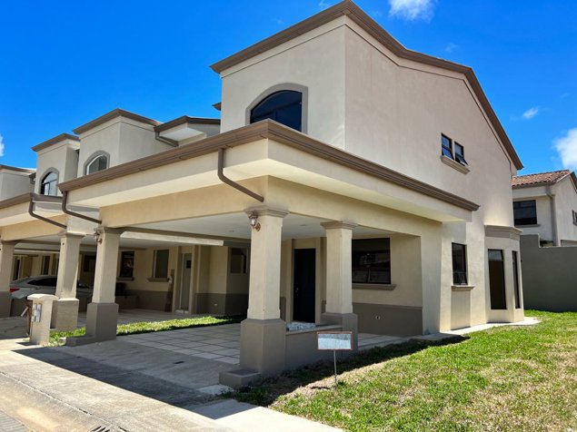 Venta de casa en condominio Karataba. Taras. Cartago in San Nicolás, Cartago — ₡ 107 000 000