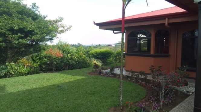 Venta de Casa con Vista Panorámica Terreno de 2.033 m² San Vito, Coto Brus, Puntarenas-Costa Rica. in San Vito, Coto Brus, Puntarenas — $225,000