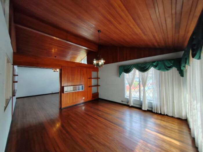 Venta de Casa en La Granja San Pedro Montes de Oca Uso Mixto in San Pedro, Montes De Oca, San José — $595,000
