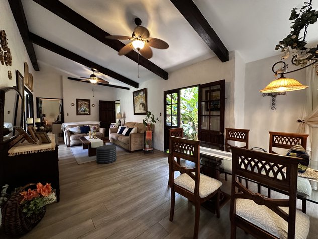 Casa de Luz en Pozos, Santa Ana en Pozos, Santa Ana, San José — $395,000