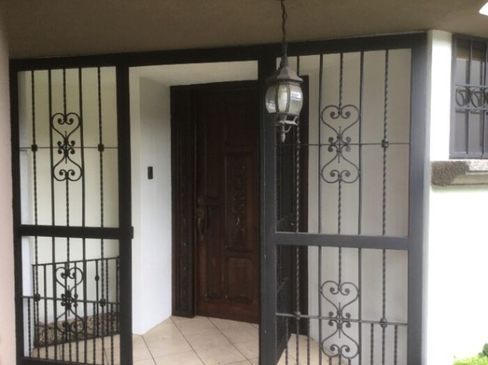 CASA DE 1000MTS EN VENTA EN UN AREA DE 4700MTS -GETSEMANY SAN RAFAEL DE HEREDIA  en Ángeles, San Rafael, Heredia — $473,000