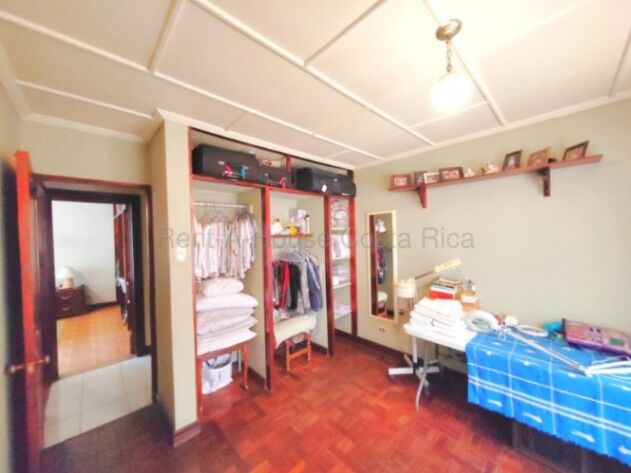 Venta de Casa en Uruca-San José. en Uruca, San José — ₡ 215 000 000