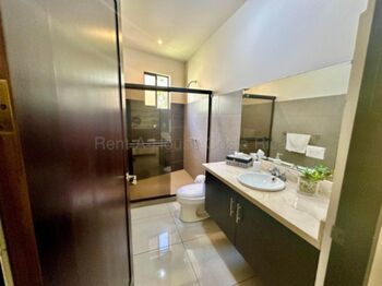 CASA EN VENTA EN CURRIDABAT SAN JOSÈ en Granadilla, Curridabat, San José — $568,000 - Foto 4 de 16
