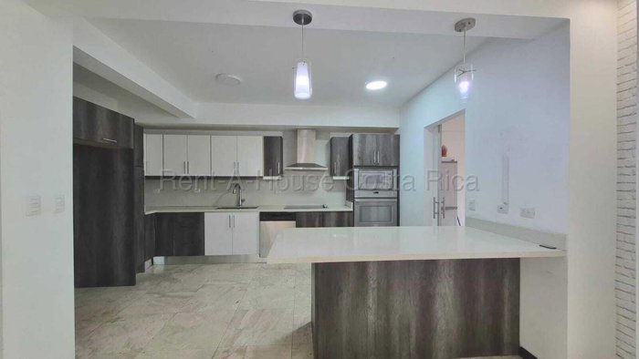 CASA EN VENTA EN PIEDADES SANTA ANA en Piedades, Santa Ana, San José — $405,000 - Foto 3 de 11