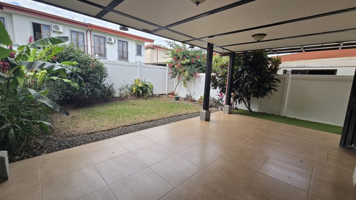 Venta de casa en condominio Vila del Lago, El Coyol en Alajuela — ₡ 98 000 000 - Foto 3 de 14
