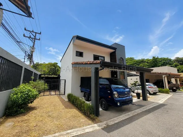 HOUSE FOR SALE IN BRASIL DE SANTA ANA in Brasil, Santa Ana, San José — ₡ 118 000 000