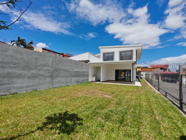 Casa Nueva en Residencial en Santa Barbara de Heredia en Santa Bárbara, Heredia — ₡ 190 000 000