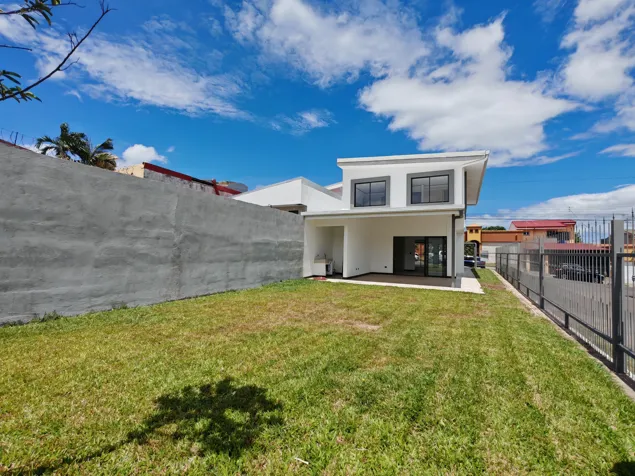 Casa Nueva en Residencial en Santa Barbara de Heredia in Santa Bárbara, Heredia — ₡ 190 000 000
