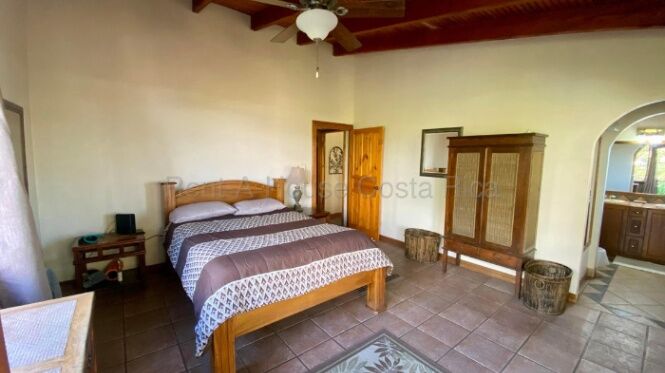 Venta de Casa en San Antonio de Escazú. RAH 26-1567 in San Antonio, Escazú, San José — $279,000