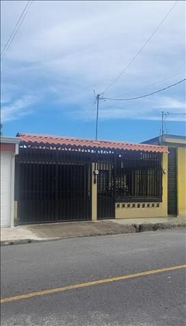 Se vende casa amplia de una planta en Guadalupe, Goicoechea, San José — ₡ 92 900 000