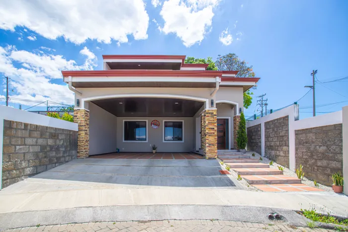 House for Sale in Altabrisa Condominium, Grecia en Grecia, Alajuela — ₡ 110 000 000