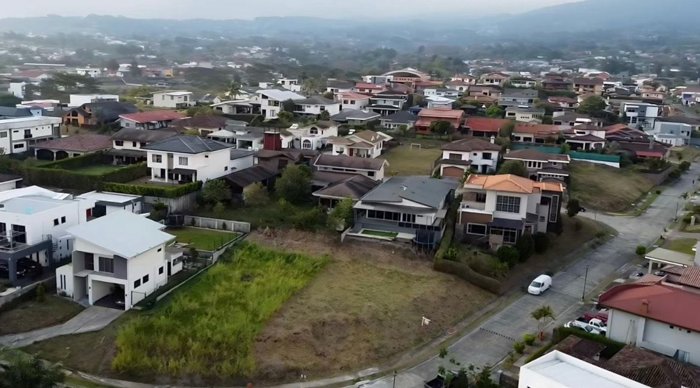 Hermoso lote a la Venta en Lomas del Zurquí in San José, San Isidro, Heredia — $170,000
