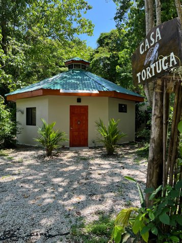 Apartamento en Alquiler en Santa Teresa a 8 Minutos de la Playa en Cóbano, Puntarenas — $1,000