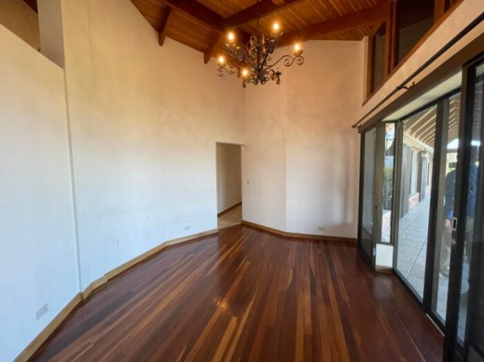 Amplia casa con vista espectacular en San Antonio de Escazú #22-1461 GS in San Antonio, Escazú, San José — $550,000