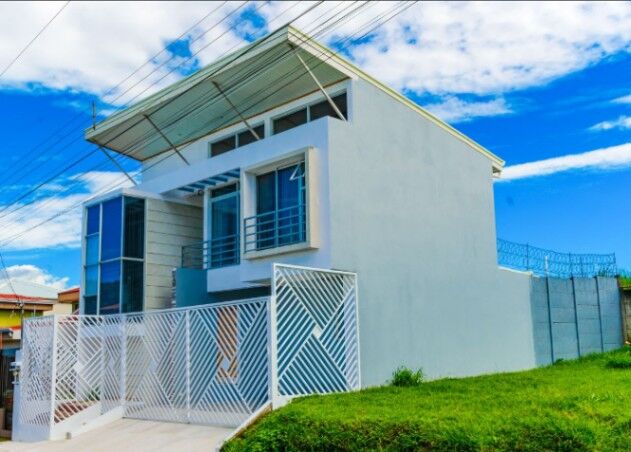 Casa estilo Contemporáneo Grecia centro en Grecia, Alajuela — ₡ 150 000 000