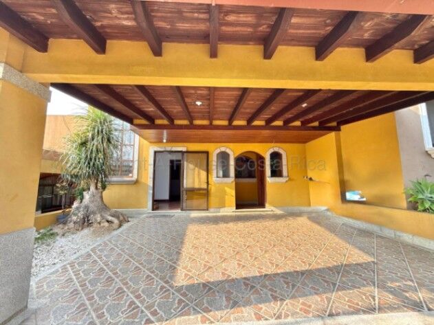 Se vende casa en San Francisco Heredia 26-1661 in San Francisco, Heredia — ₡ 120 000 000