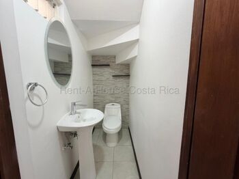 Casa dúplex con doble seguridad y ubicación premium en Escazú San Rafael #26-1844 GS en San Rafael, Escazú, San José — $1,200 - Foto 4 de 13