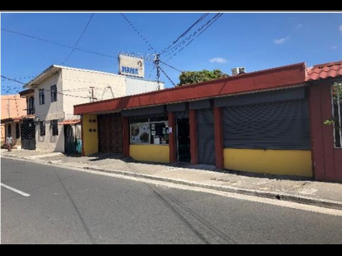 VENTA DE DOS APARTAMENTOS Y DOS LOCALES COMERCIALES, HEREDIA. en Heredia — $285,000