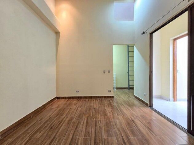 Alquiler de Casa Independiente en Río Oro de Santa Ana. en Santa Ana, San José — $1,250