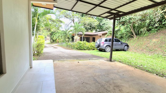 Casa en Atenas distancia caminando de todas las facilidades en Atenas, Alajuela — $182,000 - Foto 2 de 13