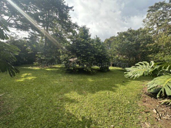 Venta lote esquinero en condominio con amenidades #26-2249 GS in Colón, Mora, San José — $113,000