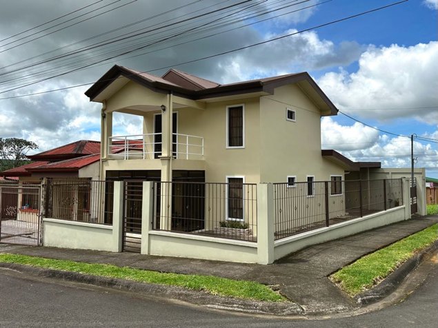 Residencia Moderna de 2 Plantas – Gamonales, Ciudad Quesada in Quesada, San Carlos, Alajuela — ₡ 89 000 000 - Photo 2 of 14