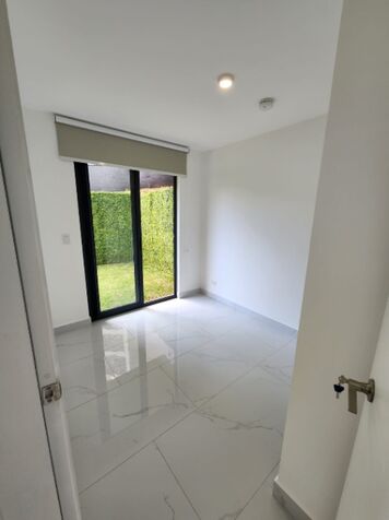 Alquiler en zona exclusiva: tu nuevo hogar te espera en Madison-Rohrmoser-San José- Costa Rica. en Mata Redonda, San José — $1,690