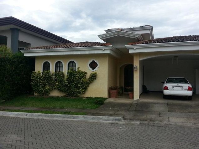 Casa en Venta en Heredia, Santo Domingo, una planta-  5PDC726898 in Santo Domingo, Heredia — $275,000