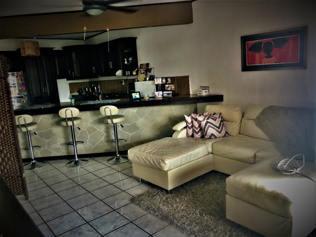 Se vende casa con apartamento Independiente en Santa Ana Centro en Santa Ana, San José — $262,500