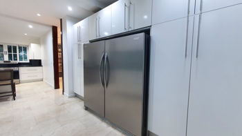 Venta de apartamento con la mejor ubicación en San Rafael Escazú en San Rafael, Escazú, San José — $340,000 - Foto 5 de 12