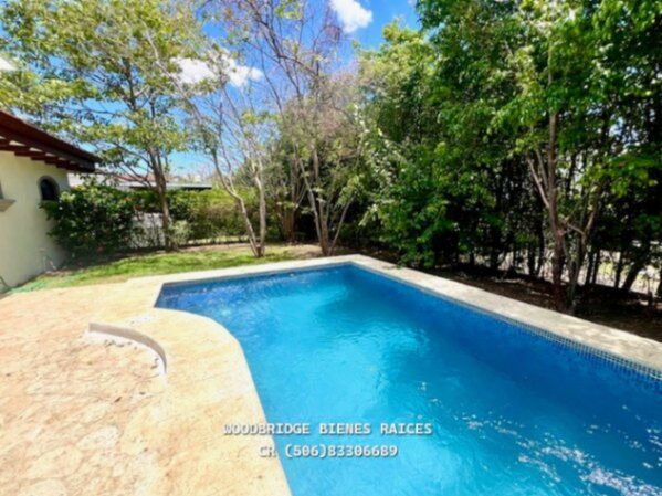 Casa en venta Santa Ana Condominio Oro Sol / piscina privada en Piedades, Santa Ana, San José — $590,000