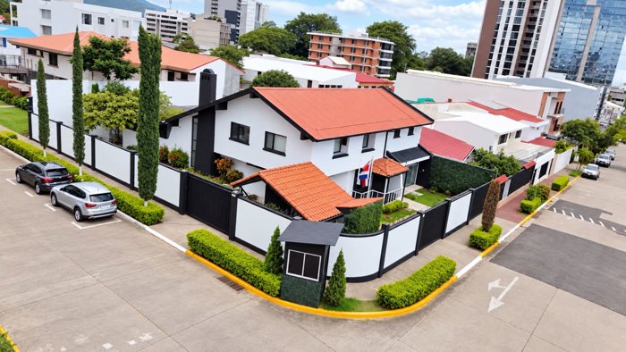 VENTA O ALQUILER CASA EN NUNCIATURA in Pavas, San José — $4,000 - Photo 3 of 29