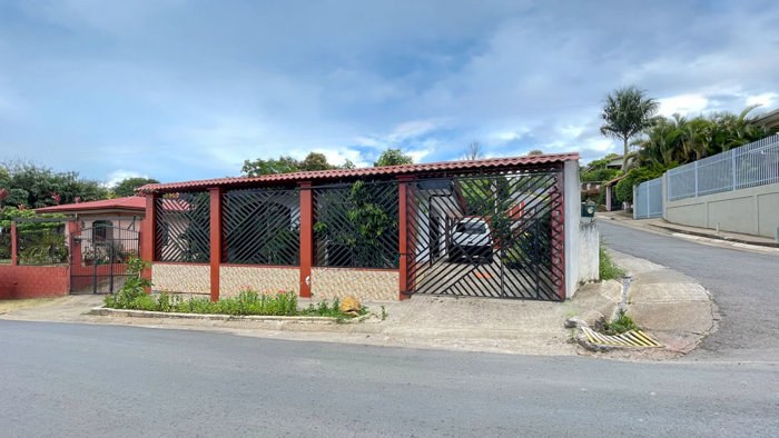 House for Sale in Palmares, Alajuela en Atenas, Alajuela — ₡ 105 000 000