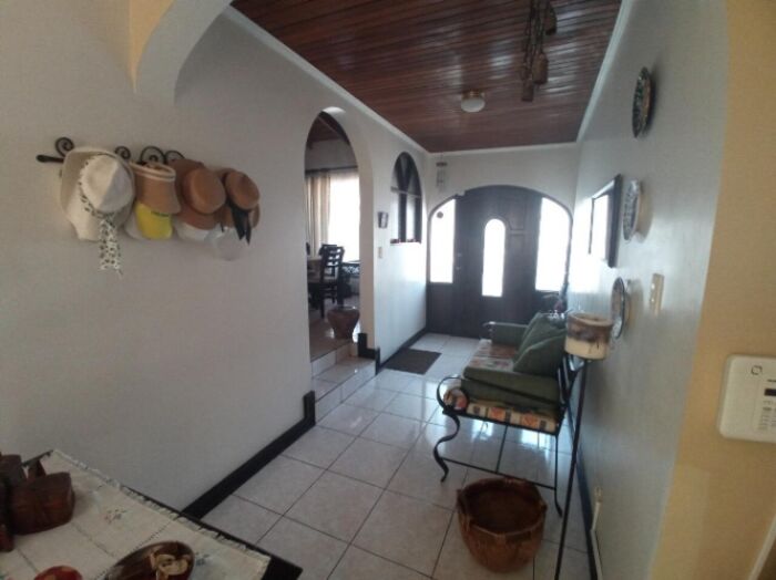 Venta de Casa en Mercedes montes de oca in Mercedes, Montes De Oca, San José — $246,000