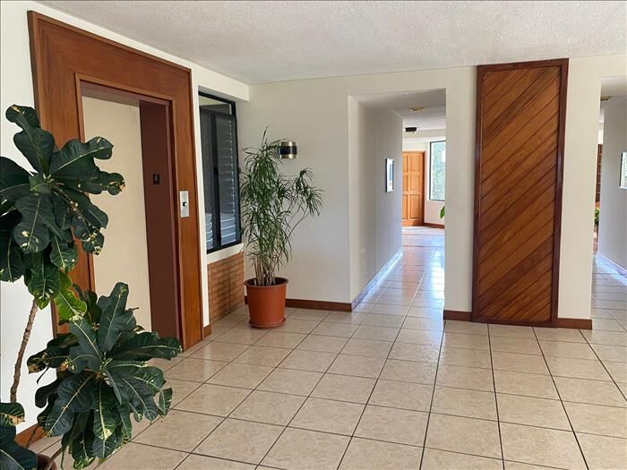 VENTA DE APARTAMENTO, SANTO DOMINGO, HEREDIA, CONDOMINIO BOUGAINVILLEA en Santo Tomás, Santo Domingo, Heredia — $390,000