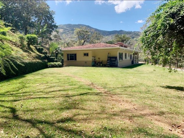 OPORTUNIDAD! Se Vende Finca 11 hectáreas con Casa 438 m2 Salitral de Santa Ana in Salitral, Santa Ana, San José — $3,995,000 - Photo 2 of 9
